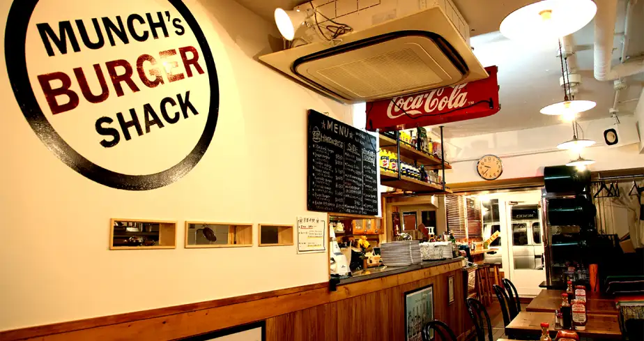 2011年、MUNCH'S BURGER SHACK が初の実店舗をオープンした店内の様子