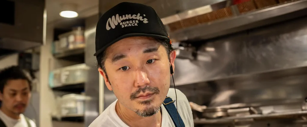 MUNCH'S BURGER SHACKの調理スタッフ　厨房での仕事風景